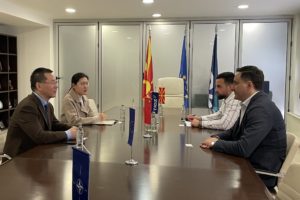 U zhvillua një takim me He Binghua, Këshilltar Ekonomik dhe Tregtar i Ambasadës Kineze