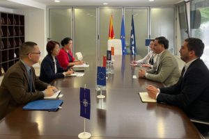 U realizua takim me ambasadoren e Republikës Popullore të Kinës, Xhijang Sjaojan