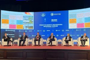 U prezantuan mundësitë investuese në një forum biznesi në Stamboll