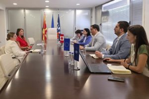U zhvillua takim me menaxhmentin e Magna International